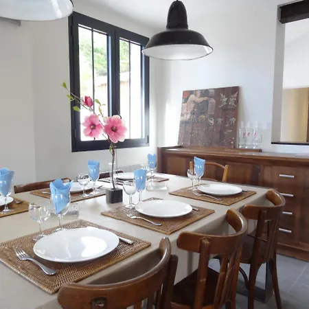 Ensoleillee Villa *